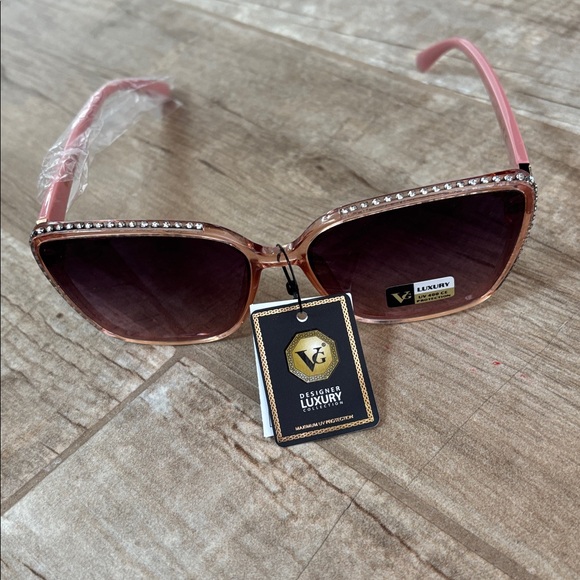 VG Pink Cat-eye Rhinestone Model Collection. NWT - Picture 4 of 4